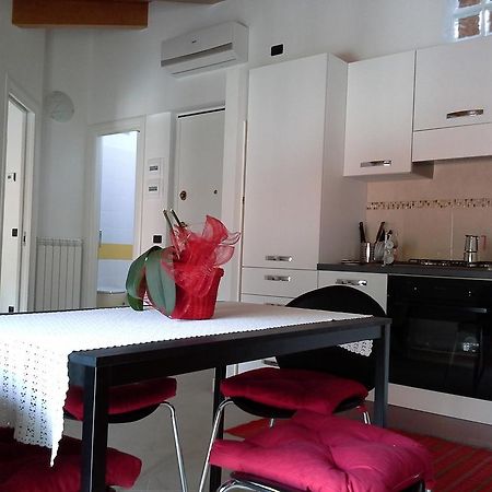 Casa Vacanze The Flea'S Home Fondi Phòng bức ảnh